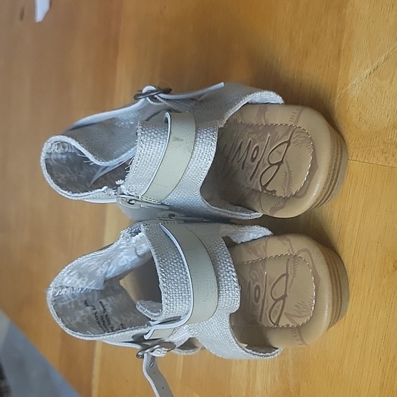 Sandals - Picture 4 of 4